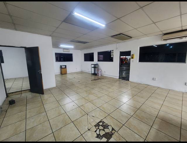 1,108M² WAREHOUSE TO LET IN WADEVILLE